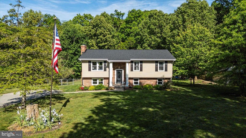 Image 2 of property listing at 10242 CHARLES STREET, La Plata, MD 20646