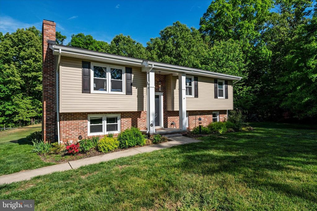 Image 3 of property listing at 10242 CHARLES STREET, La Plata, MD 20646