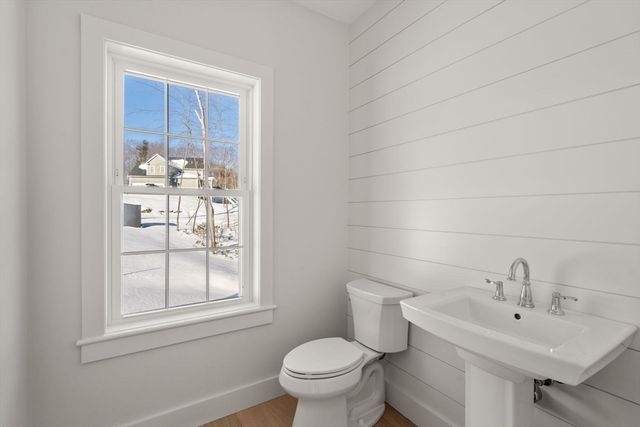 376 Elmwood Avenue, Holden, MA 01520