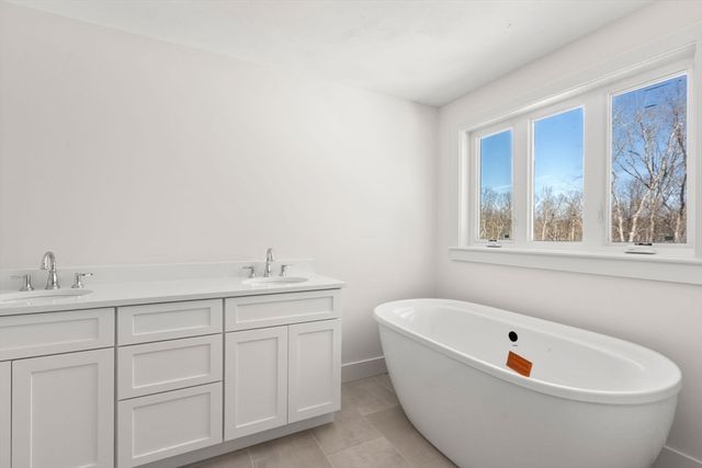 376 Elmwood Avenue, Holden, MA 01520