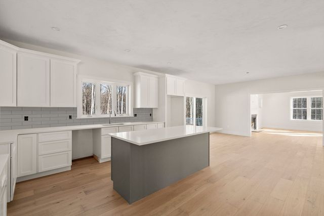 376 Elmwood Avenue, Holden, MA 01520