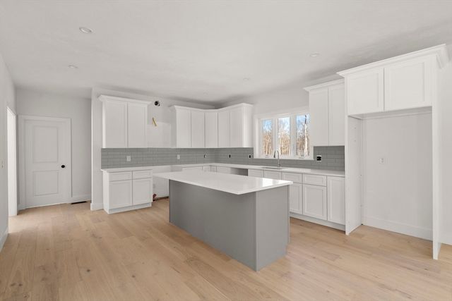 376 Elmwood Avenue, Holden, MA 01520