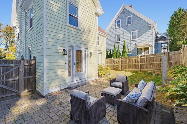 44 Lincoln Ave, Quincy, MA 02170