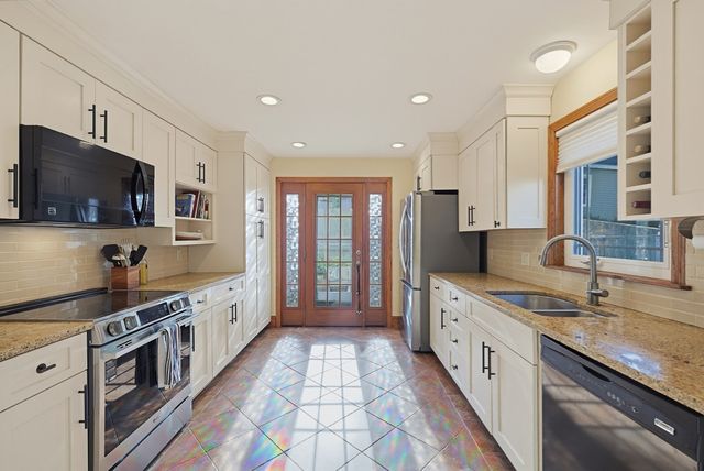 44 Lincoln Ave, Quincy, MA 02170
