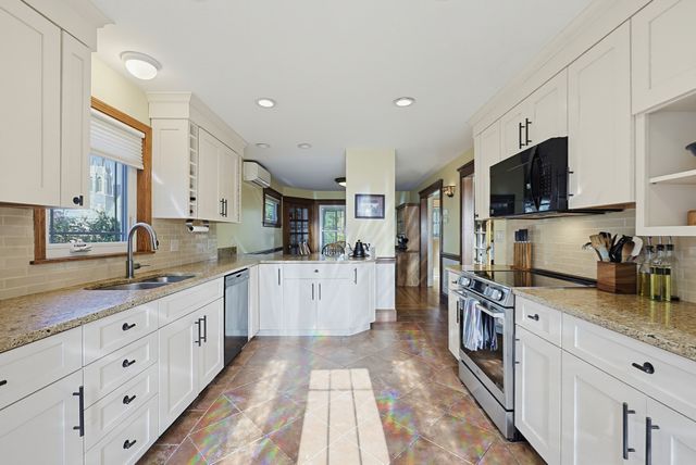 44 Lincoln Ave, Quincy, MA 02170
