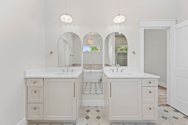 17300 Woodcrest Circle, Lindale, TX 75771