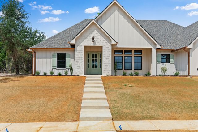 17300 Woodcrest Circle, Lindale, TX 75771
