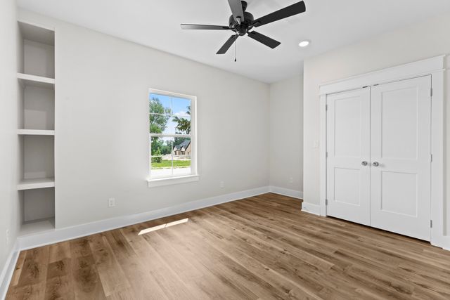 17300 Woodcrest Circle, Lindale, TX 75771