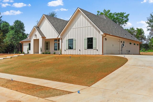 17300 Woodcrest Circle, Lindale, TX 75771