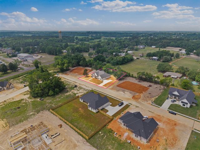 17300 Woodcrest Circle, Lindale, TX 75771