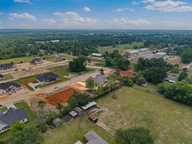 17300 Woodcrest Circle, Lindale, TX 75771