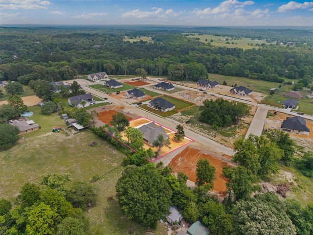 17300 Woodcrest Circle, Lindale, TX 75771