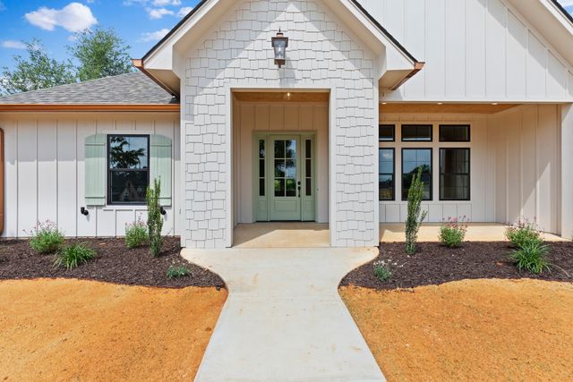 17300 Woodcrest Circle, Lindale, TX 75771