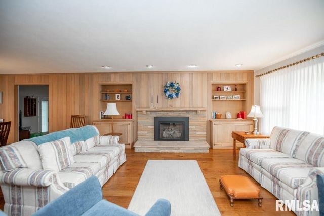 5209 N PROSPECT Road, Peoria Heights, IL 61616