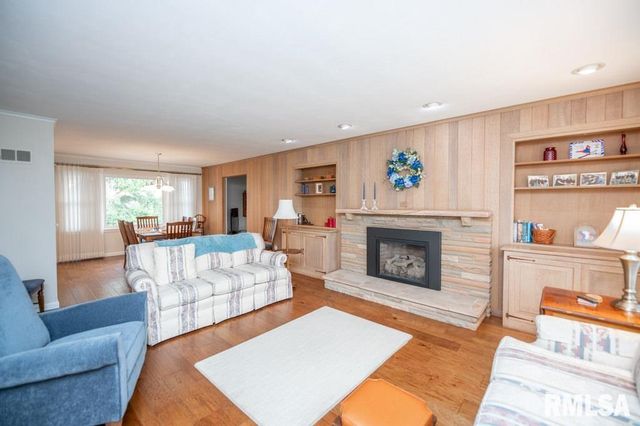 5209 N PROSPECT Road, Peoria Heights, IL 61616