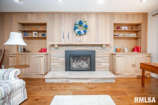 5209 N PROSPECT Road, Peoria Heights, IL 61616