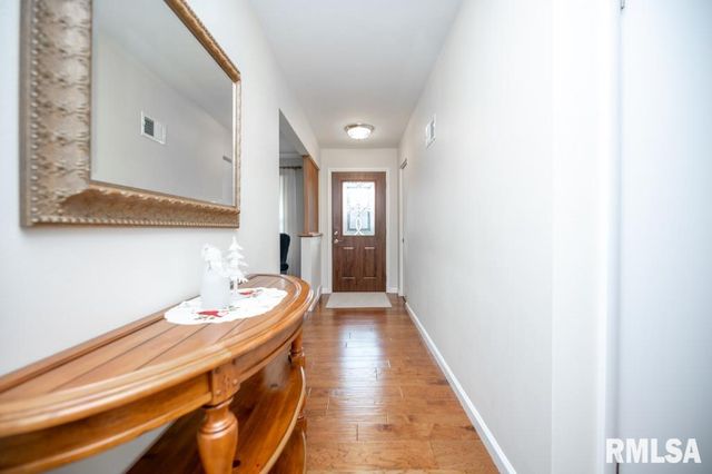 5209 N PROSPECT Road, Peoria Heights, IL 61616