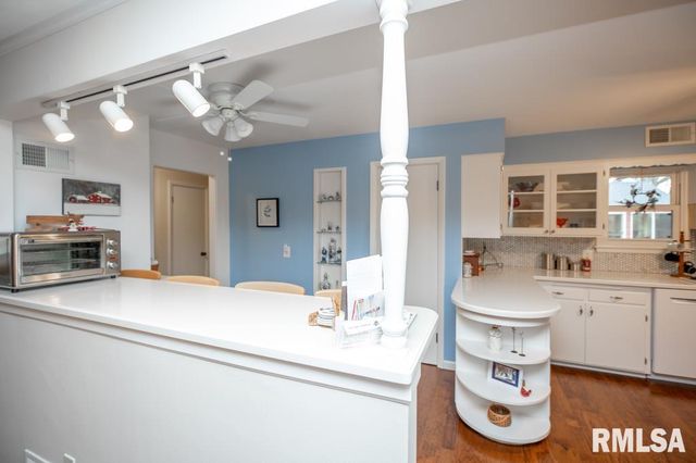 5209 N PROSPECT Road, Peoria Heights, IL 61616