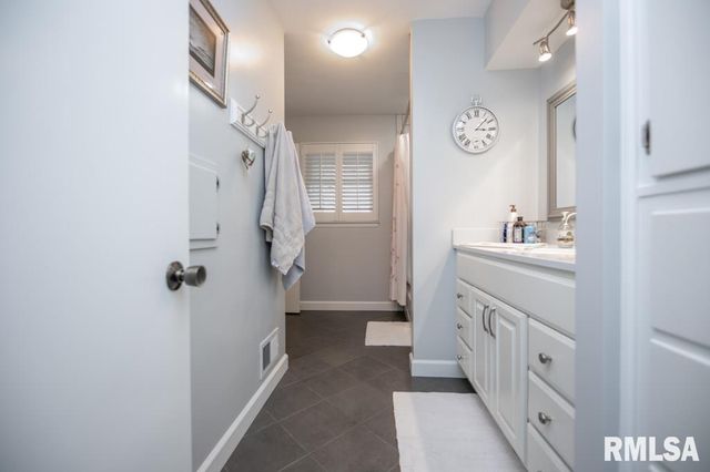 5209 N PROSPECT Road, Peoria Heights, IL 61616