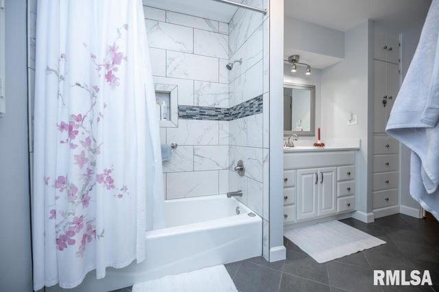 5209 N PROSPECT Road, Peoria Heights, IL 61616