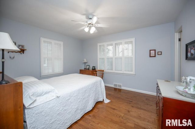 5209 N PROSPECT Road, Peoria Heights, IL 61616