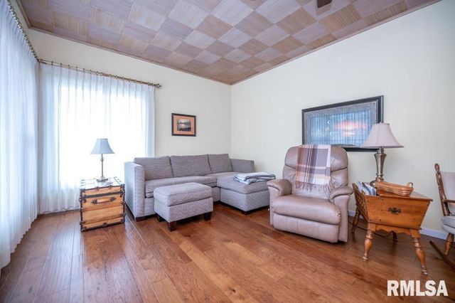 5209 N PROSPECT Road, Peoria Heights, IL 61616