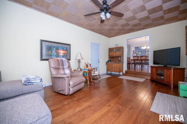 5209 N PROSPECT Road, Peoria Heights, IL 61616