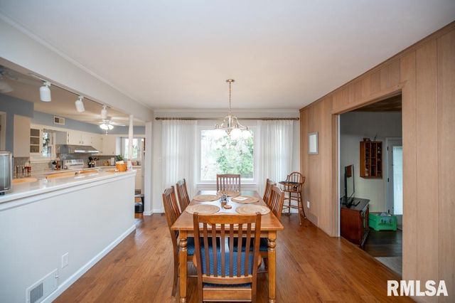 5209 N PROSPECT Road, Peoria Heights, IL 61616