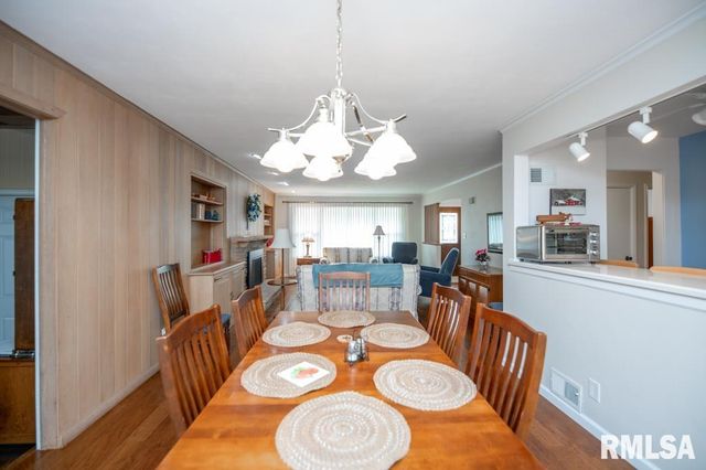 5209 N PROSPECT Road, Peoria Heights, IL 61616