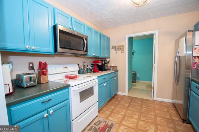 642 Pinewood Drive, Gay, GA 30218