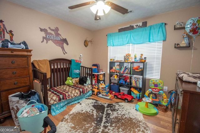 642 Pinewood Drive, Gay, GA 30218