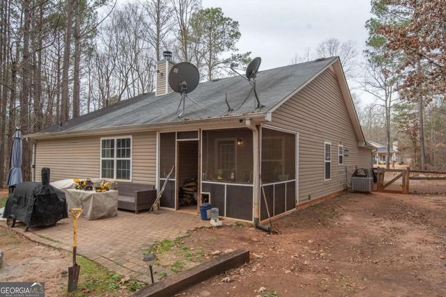 642 Pinewood Drive, Gay, GA 30218