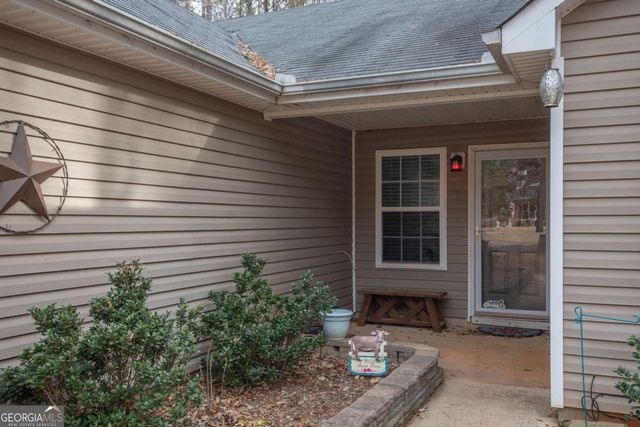 642 Pinewood Drive, Gay, GA 30218