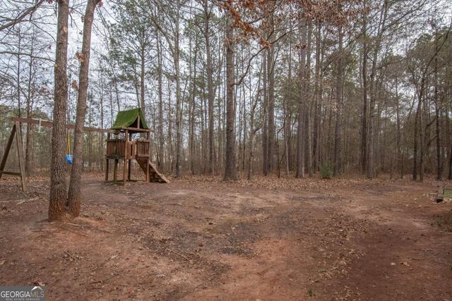 642 Pinewood Drive, Gay, GA 30218