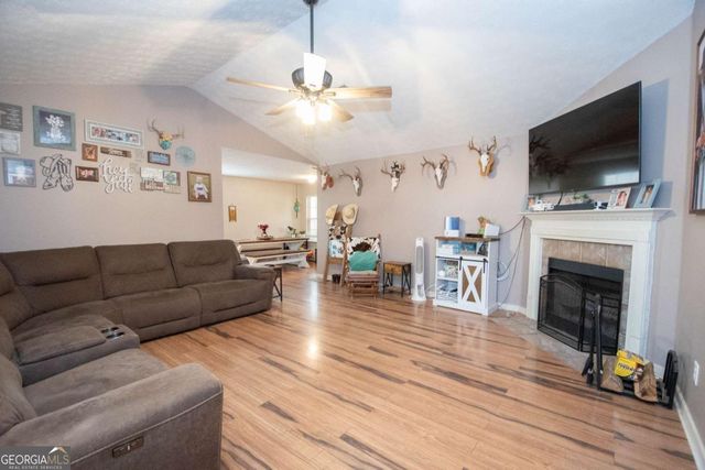 642 Pinewood Drive, Gay, GA 30218