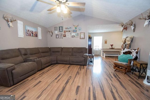 642 Pinewood Drive, Gay, GA 30218