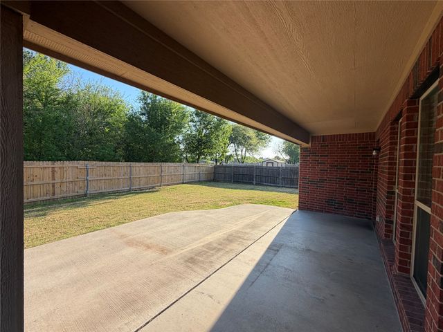 744 Hutchins Drive, Crowley, TX 76036