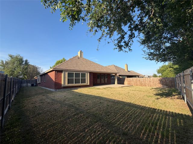 744 Hutchins Drive, Crowley, TX 76036