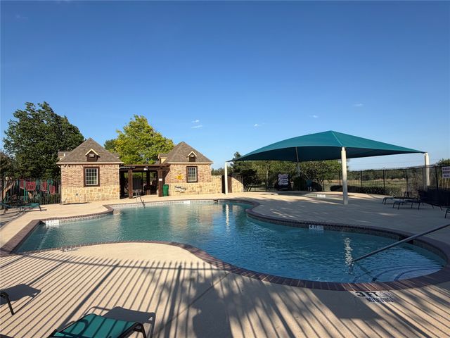 744 Hutchins Drive, Crowley, TX 76036