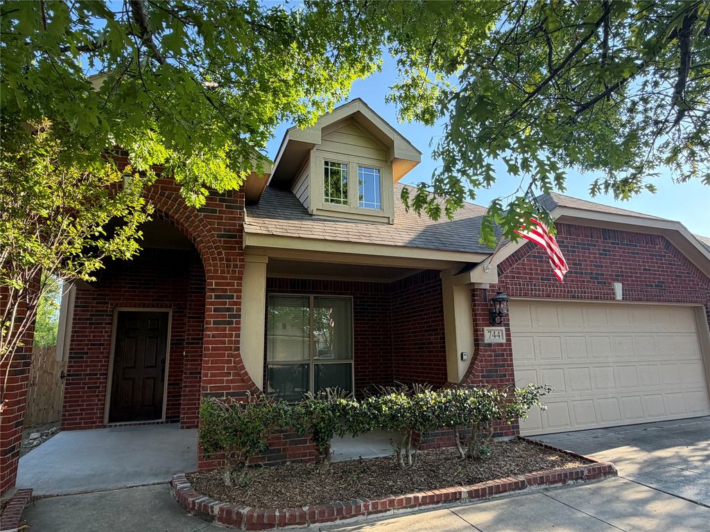 744 Hutchins Drive, Crowley, TX 76036