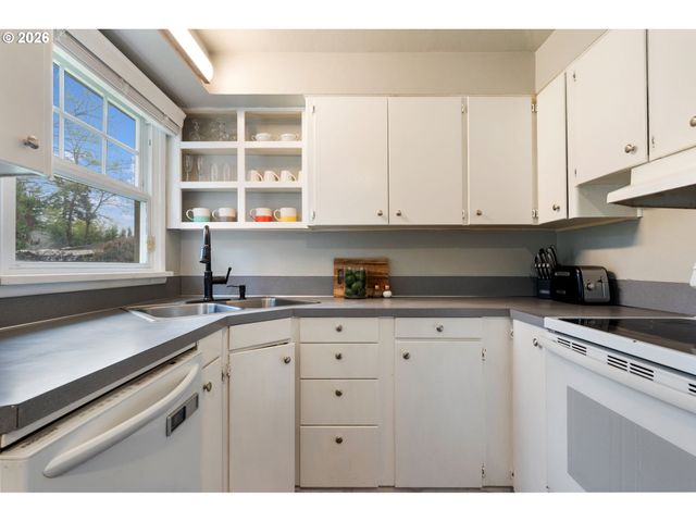 1142 Se 174TH Ave, Portland, OR 97233