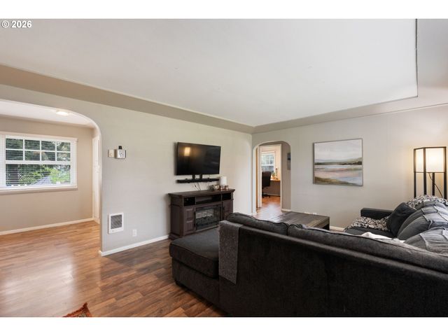 1142 Se 174TH Ave, Portland, OR 97233