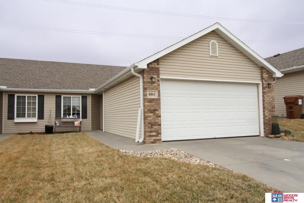 6915 Whitewater Lane, Lincoln, NE 68521