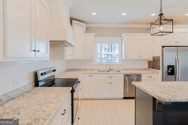 388 Forest Avenue, Baxley, GA 31513