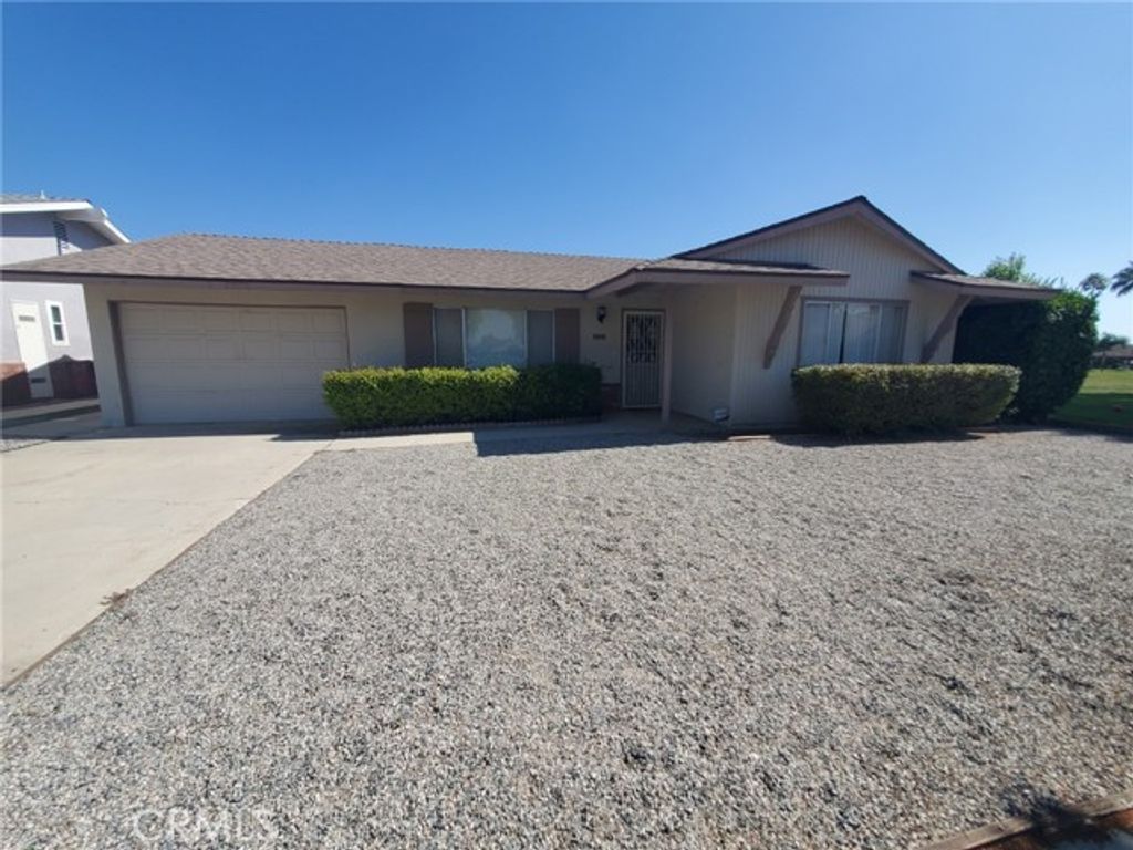 1261 W Mayberry Avenue, Hemet, CA 92543