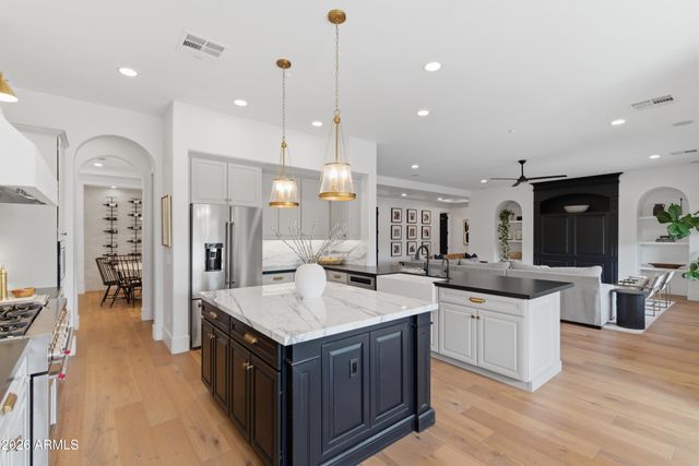 9219 W MOLLY Lane, Peoria, AZ 85383