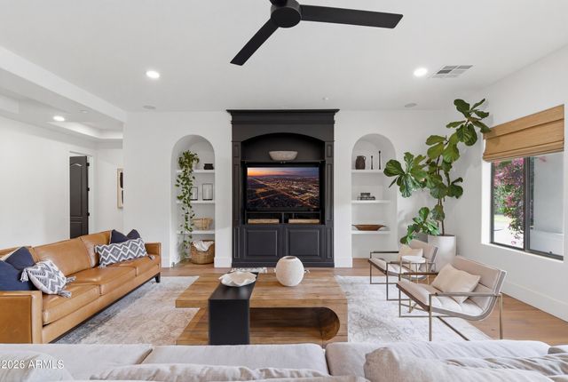 9219 W MOLLY Lane, Peoria, AZ 85383