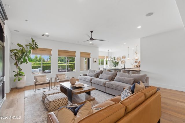 9219 W MOLLY Lane, Peoria, AZ 85383