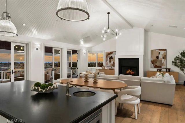 231 Tustin, Newport Beach, CA 92663