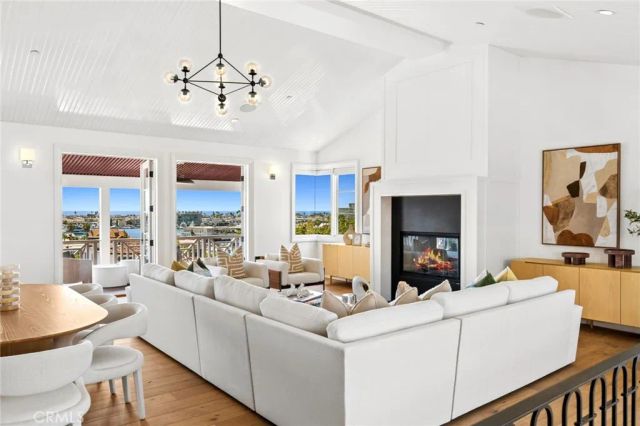 231 Tustin, Newport Beach, CA 92663